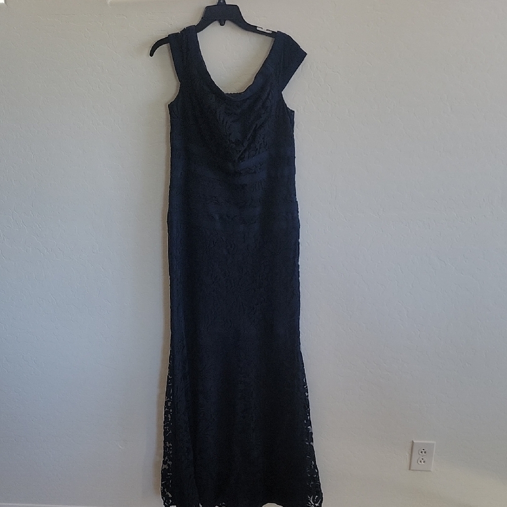 Tadashi Shoji Blue Sleeveless V-Neck Gown